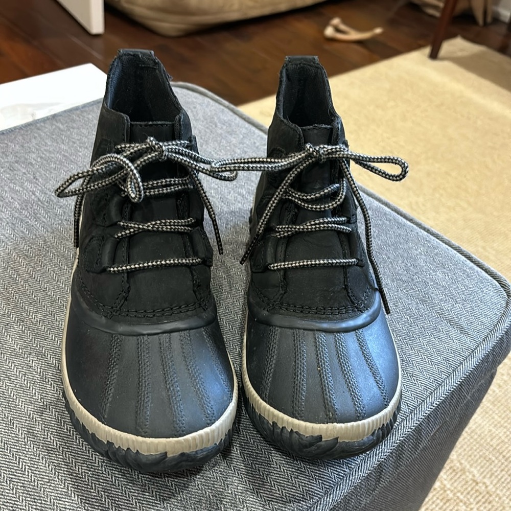 Black Sorel ankle lace up duck boots